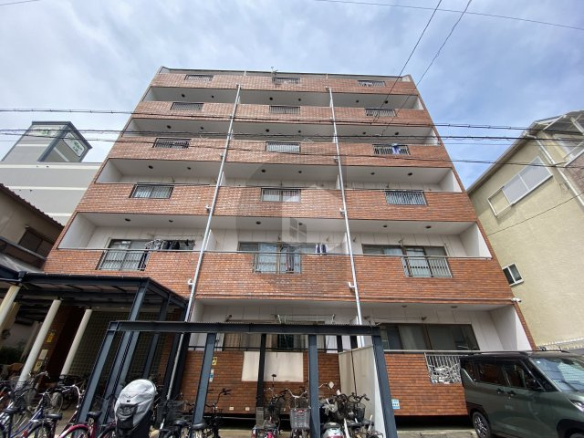 クオリティ小阪の外観