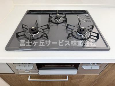 【その他】 | 島田市向谷元町 7期 新築一戸建て 3号棟 | 3口コンロがあります