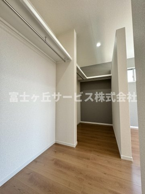 【収納】 | 島田市向谷元町 7期 新築一戸建て 3号棟 | 収納豊富なウォークインクローゼット
