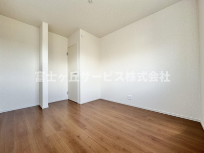 【洋室】 | 島田市向谷元町 7期 新築一戸建て 3号棟 | 約5.5帖の洋室です