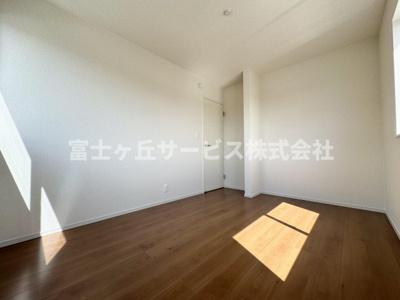 【洋室】 | 島田市向谷元町 7期 新築一戸建て 3号棟 | 約6.0帖の洋室です