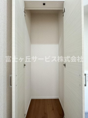 【収納】 | 島田市向谷元町 7期 新築一戸建て 3号棟 | 玄関にあるシューズクロークです