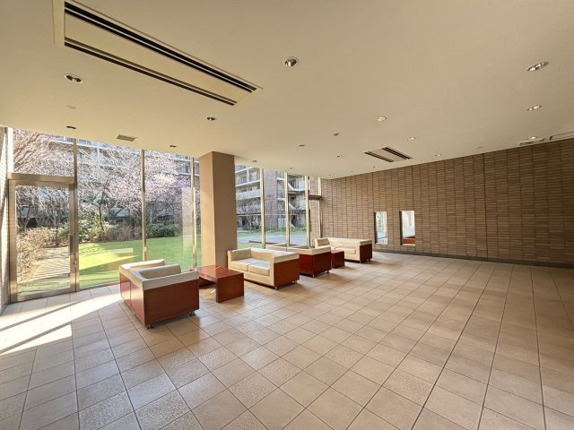 ベルディオ三鷹レジデンスのエントランス