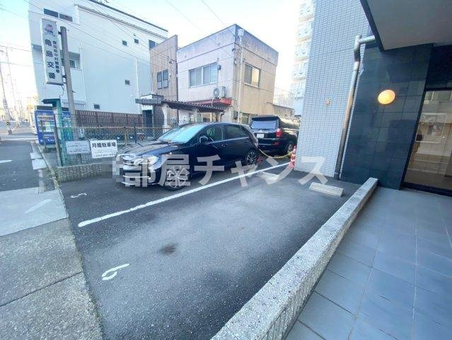 PRESTAGE名駅の駐車場