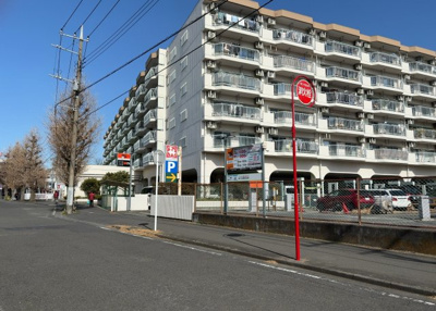 【外観】 | ライフコア東林間 | 隣家の土地はどうなっているのか、生活利便施設が近くにあるのか、学校まで近いかなど、お客様のライフスタイルにあわせたイメージが重要です。また、近くにあると困る施設が近くにないかも確認するといいでしょう。