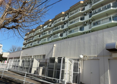 【外観】 | ライフコア東林間 | ＳＲＣ造は強度や耐震性の面でもRC造と比べて優れています。そのため、10階建以上の高層または超高層マンションなどの建築にも多く採用されています。柱や梁などのサイズが小さくても高い耐震性を確保できます。