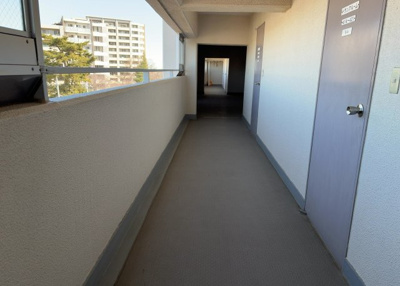 【内装】 | ライフコア東林間 | 共有部分は、住民なら誰もが使える設備のこと。例えば駐車場やエレベーター、インターネット設備、セキュリティ設備などがあります。他にも、マンションの廊下・外部階段やエントランス・ゴミ置き場などがあります。