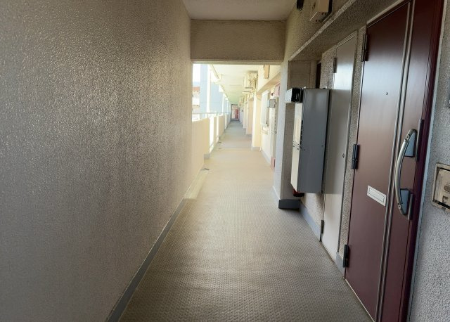 【内装】 | ライフコア東林間 | 共用部分は、一棟の建物に住む区分所有者全員が共同で所有するとし、共用部分の管理、補修などは、区分所有者で形成される管理組合が行います。個人の判断で勝手に変更することはできませんので覚えておきましょう。