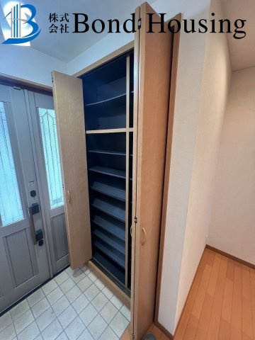 小学校徒歩10分圏内 北舞子4丁目 中古戸建の玄関