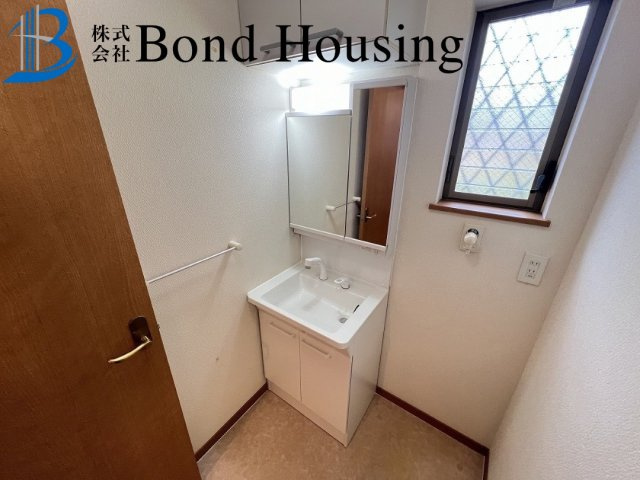 小学校徒歩10分圏内 北舞子4丁目 中古戸建の独立洗面台