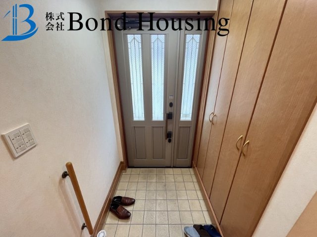 小学校徒歩10分圏内 北舞子4丁目 中古戸建の玄関