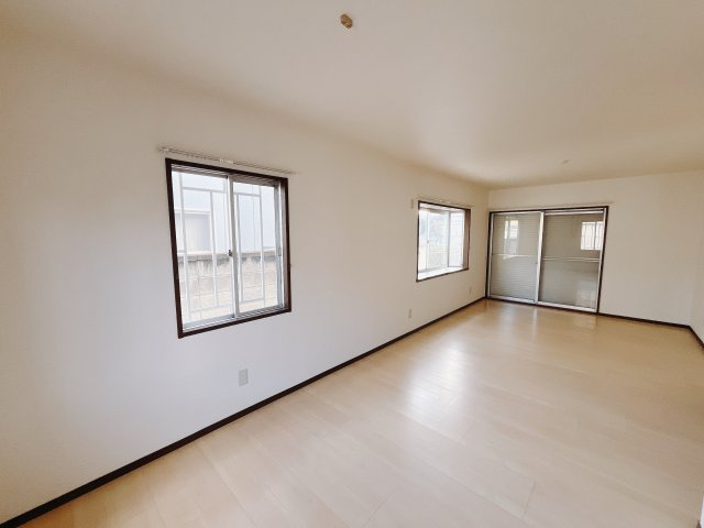 【中古戸建】伊勢崎市韮塚町の居間・リビング|■リビング