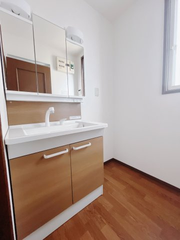 【中古戸建】伊勢崎市韮塚町の独立洗面台|■洗面室