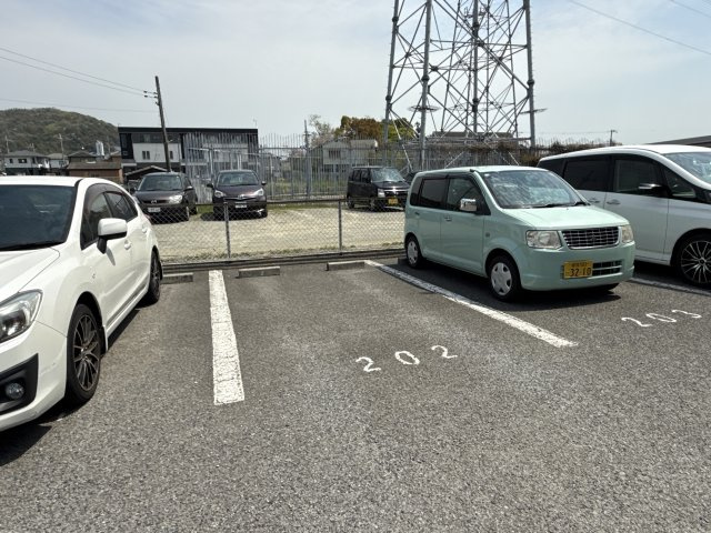パルネット辻井の駐車場