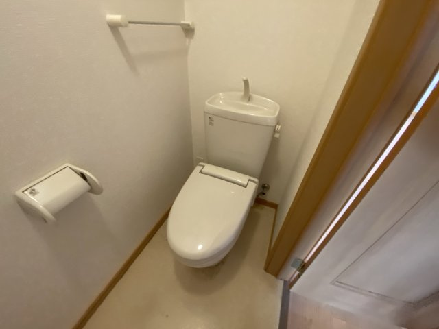 シャルマン・ベナのトイレ