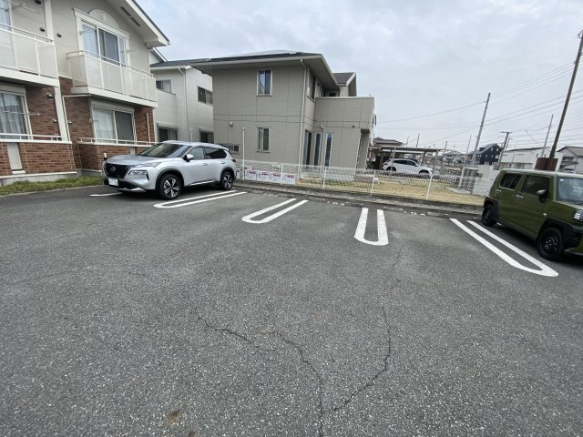 シャルマン・ベナの駐車場