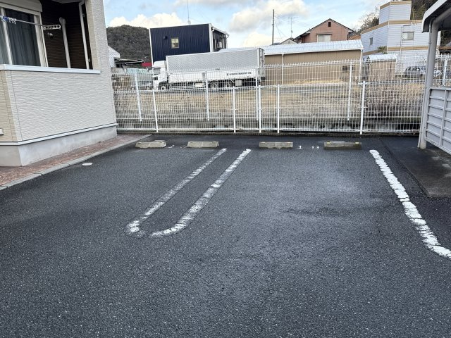 ベルファミーユⅡの駐車場