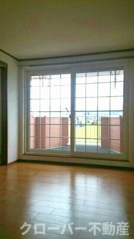 メゾニティ　川西Ｂの居間・リビング