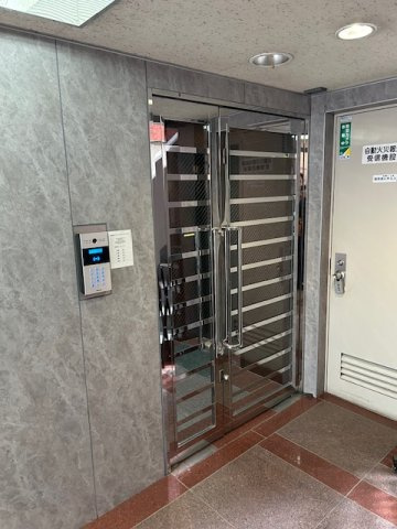 三番町ビルのエントランス