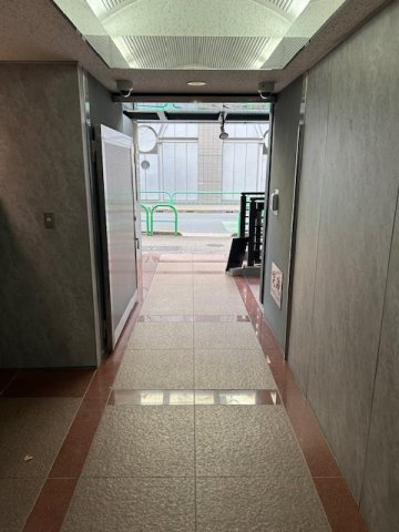 三番町ビルのエントランス