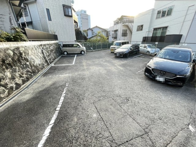 長崎市坂本１丁目の賃貸マンションの駐車場