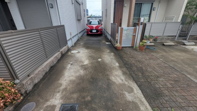 リヴェール荒池の駐車場