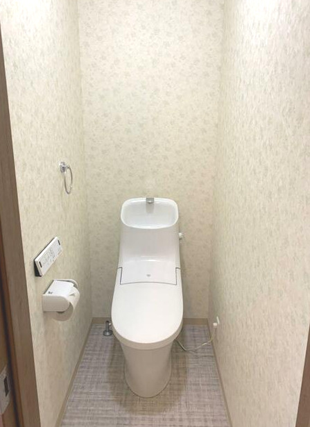 【オーナーチェンジ物件】深草越後屋敷町戸建のトイレ|清潔感のあるトイレです