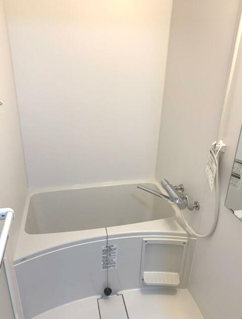 【オーナーチェンジ物件】深草越後屋敷町戸建の浴室|日々の疲れを癒すお風呂付です