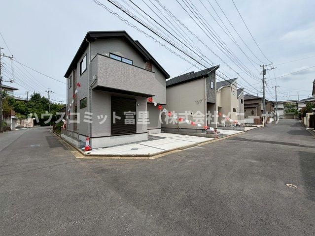 橋賀台１期　１号棟　新築戸建ての前面道路含む現地写真