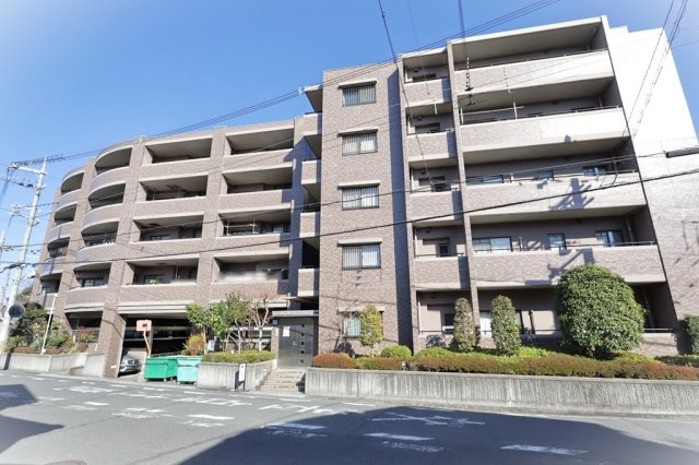 ルイシャトレ枚方の外観|新しい生活にいかがでしょうか？外観はお住まいの顔になります。こだわりたいポイントですね。水回りリフォームやリノベーションも承ってます。
■現地見学・資金計画相談・住宅ローン相談もお問合せ受付中■