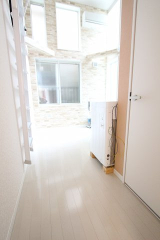 ユナイト保土ヶ谷エル・エスコリアルの居間・リビング