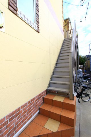 ユナイト保土ヶ谷エル・エスコリアルのエントランス