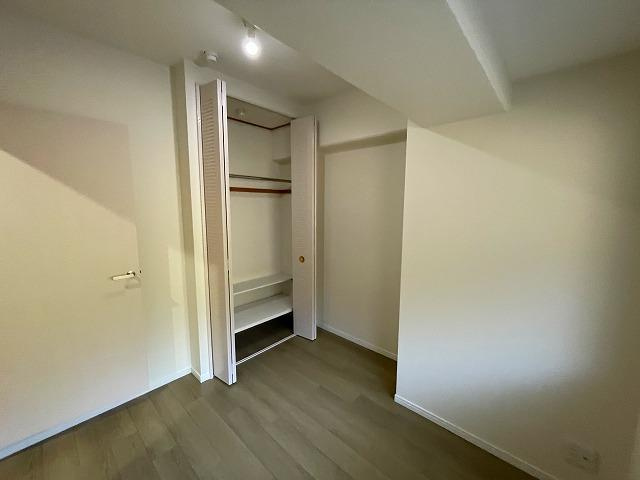 藤和ライブタウン四条畷の収納|洋室のクローゼット
■物件内覧・資金計画相談・住宅ローン相談、リフォーム相談、お問合せ受付中■
※当日・翌日のご内覧、ご相談はお電話でのお問合せがスムーズです！