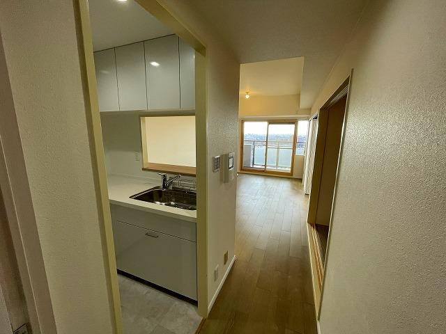 藤和ライブタウン四条畷の内装|廊下　システムキッチン
■物件内覧・資金計画相談・住宅ローン相談、リフォーム相談、お問合せ受付中■
※当日・翌日のご内覧、ご相談はお電話でのお問合せがスムーズです！