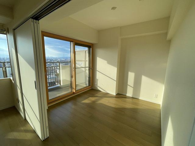 藤和ライブタウン四条畷の洋室|洋室4.5帖　陽当たり良好
■物件内覧・資金計画相談・住宅ローン相談、リフォーム相談、お問合せ受付中■
※当日・翌日のご内覧、ご相談はお電話でのお問合せがスムーズです！