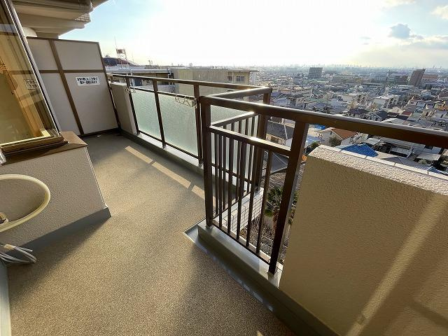 藤和ライブタウン四条畷のバルコニー|西向き　陽当たり良好
■物件内覧・資金計画相談・住宅ローン相談、リフォーム相談、お問合せ受付中■
※当日・翌日のご内覧、ご相談はお電話でのお問合せがスムーズです！