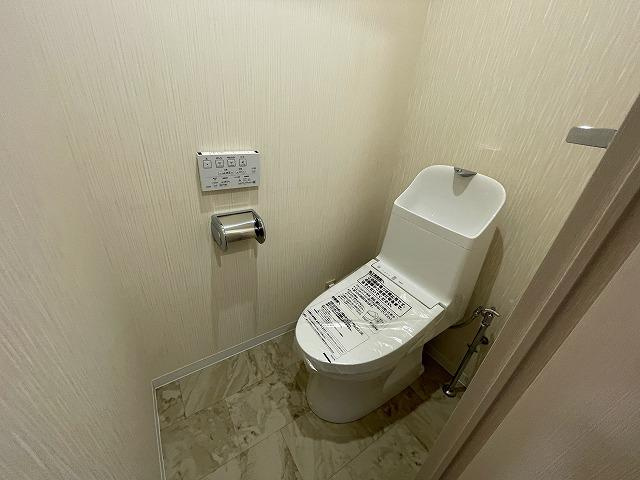 藤和ライブタウン四条畷のトイレ|温水洗浄便座
■物件内覧・資金計画相談・住宅ローン相談、リフォーム相談、お問合せ受付中■
※当日・翌日のご内覧、ご相談はお電話でのお問合せがスムーズです！