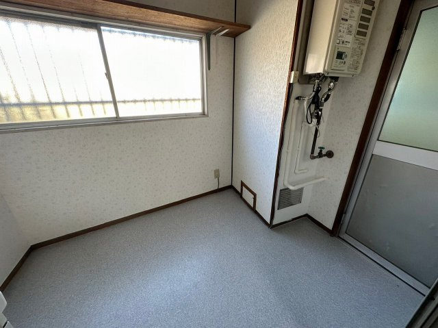 一戸建　山科区大塚南溝町の内装|広々とした洗面所