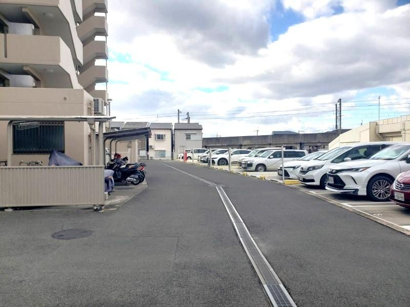 レジオン四條畷の駐車場|■物件内覧・資金計画相談・住宅ローン相談、リフォーム相談、お問合せ受付中■
※当日・翌日のご内覧、ご相談はお電話でのお問合せがスムーズです！