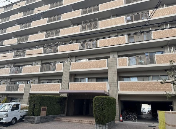 レジオン四條畷のエントランス|■物件内覧・資金計画相談・住宅ローン相談、リフォーム相談、お問合せ受付中■
※当日・翌日のご内覧、ご相談はお電話でのお問合せがスムーズです！