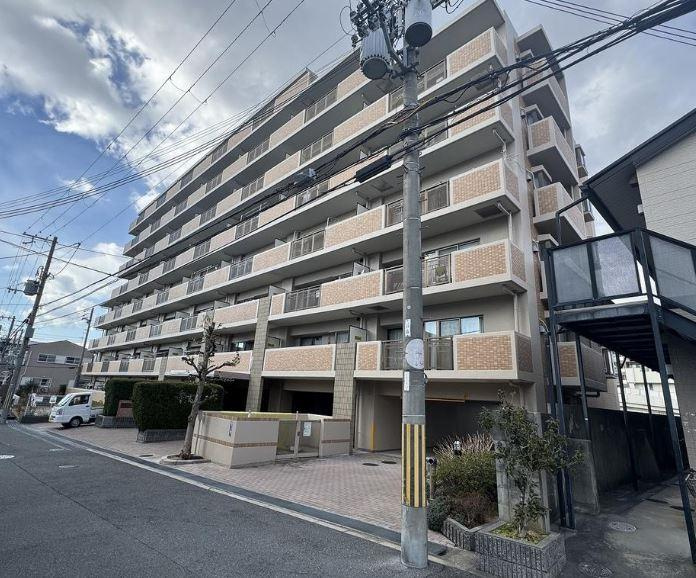 レジオン四條畷の外観|新しい生活にいかがでしょうか？外観はお住まいの顔になります。こだわりたいポイントですね。水回りリフォームやリノベーションも承ってます。
■現地見学・資金計画相談・住宅ローン相談もお問合せ受付中■