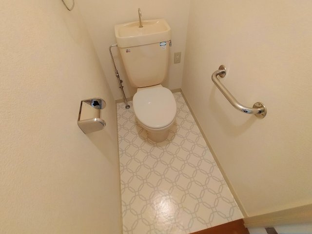 神戸市兵庫区西出町１丁目の賃貸マンションのトイレ