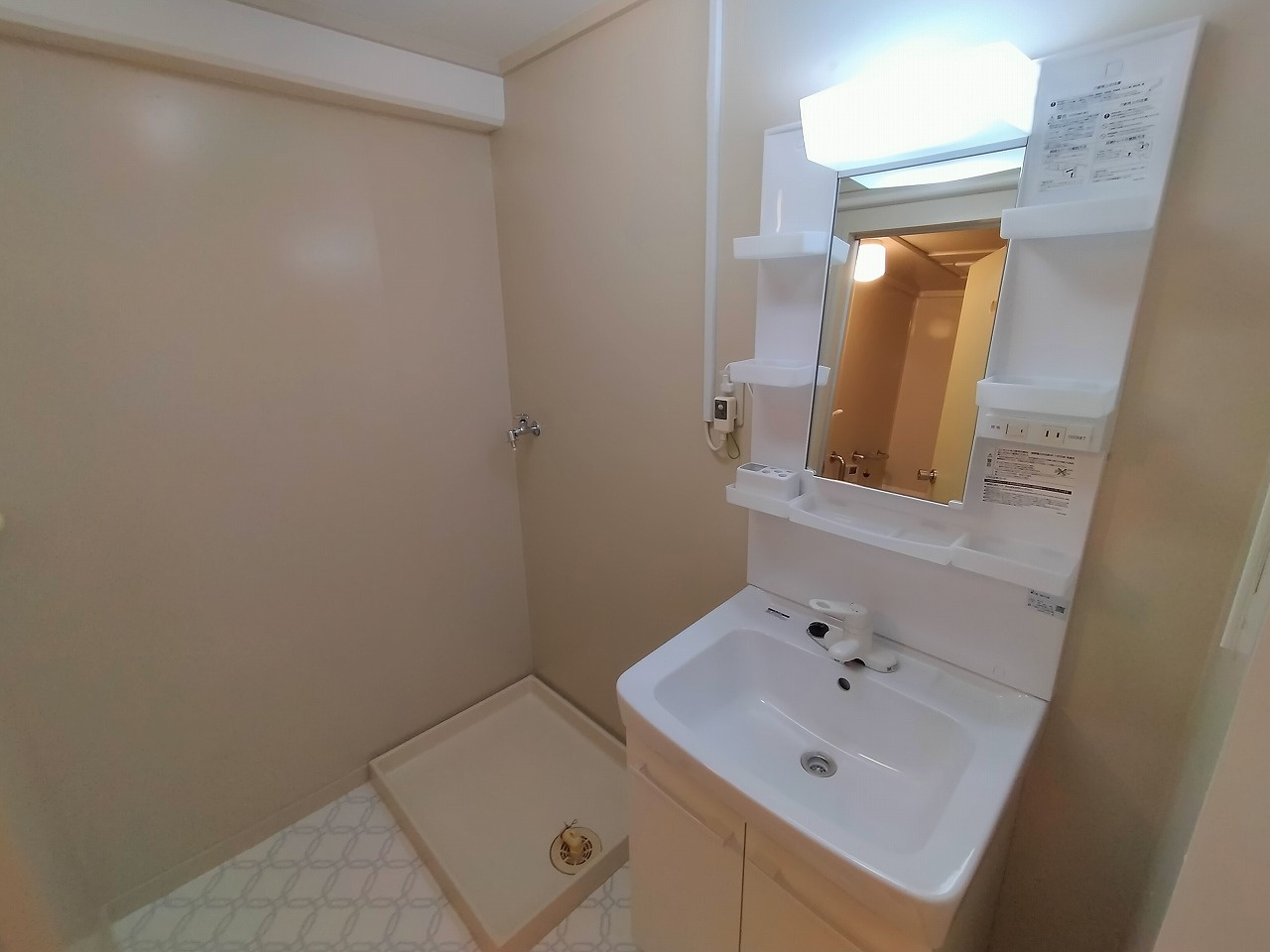 神戸市兵庫区西出町１丁目の賃貸マンションの洗面所