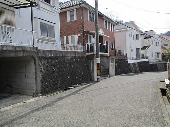 【前面道路含む現地写真】