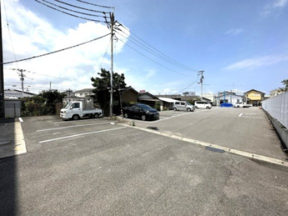 ヴィラフォレストの駐車場
