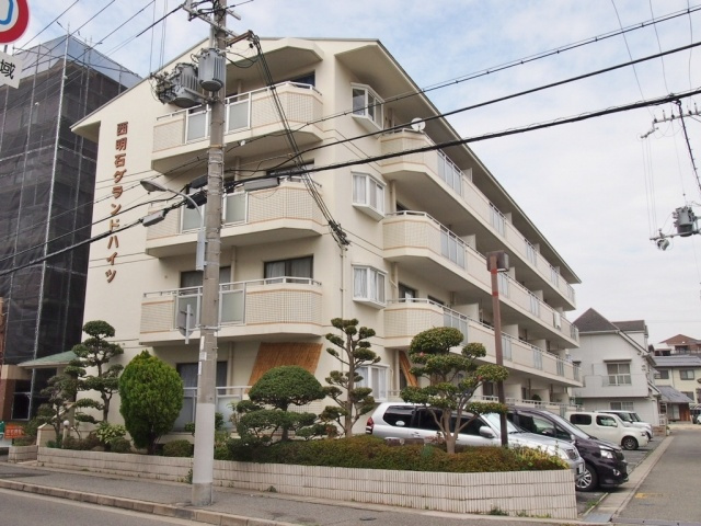 西明石グランドハイツの外観