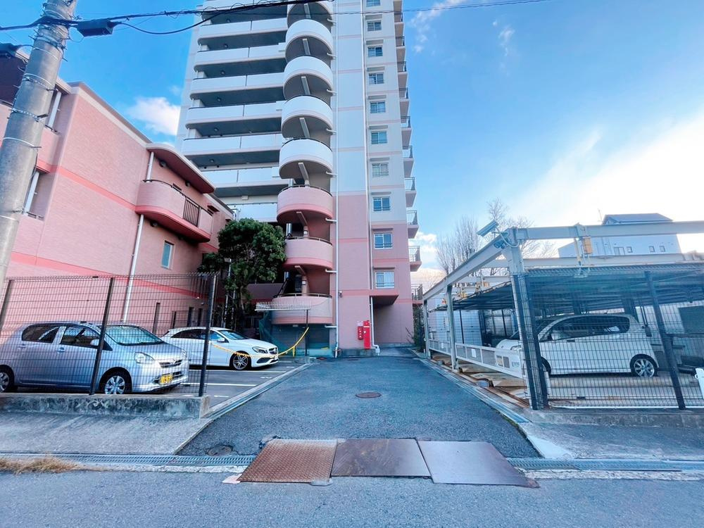 野崎アーバンコンフォートの駐車場|■物件内覧・資金計画相談・住宅ローン相談、リフォーム相談、お問合せ受付中■
※当日・翌日のご内覧、ご相談はお電話でのお問合せがスムーズです！