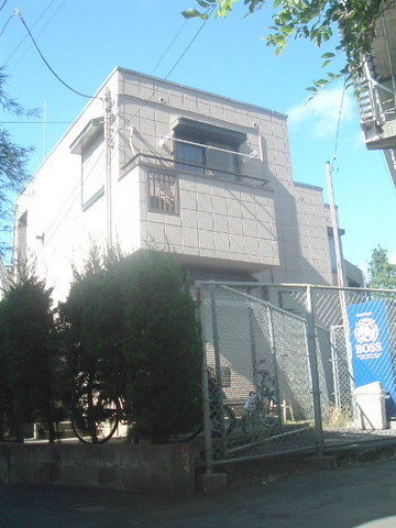 山崎メゾンのエントランス|１フロア２住戸の気楽な造り　耐震耐火旭化成ヘーベルメゾン