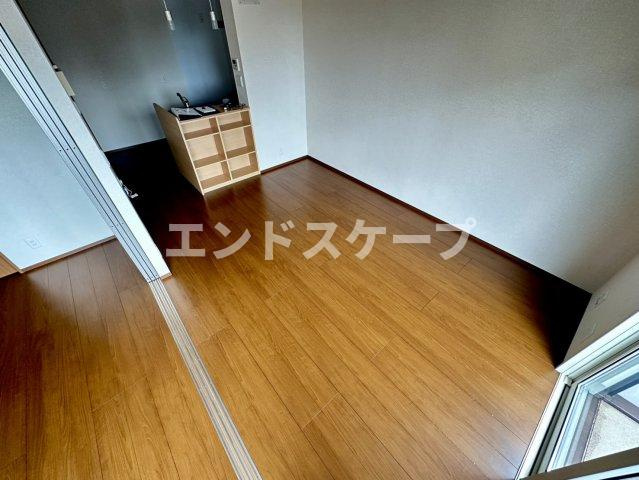 ドムスレジーナ　Ａの居間・リビング|高崎、前橋のお部屋探しはエンドスケープまで！お客様の理想お聞かせ下さい♪