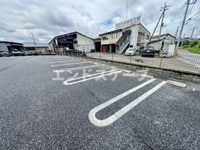 ドムスレジーナ　Ａの駐車場|高崎、前橋のお部屋探しはエンドスケープまで！お客様の理想お聞かせ下さい♪